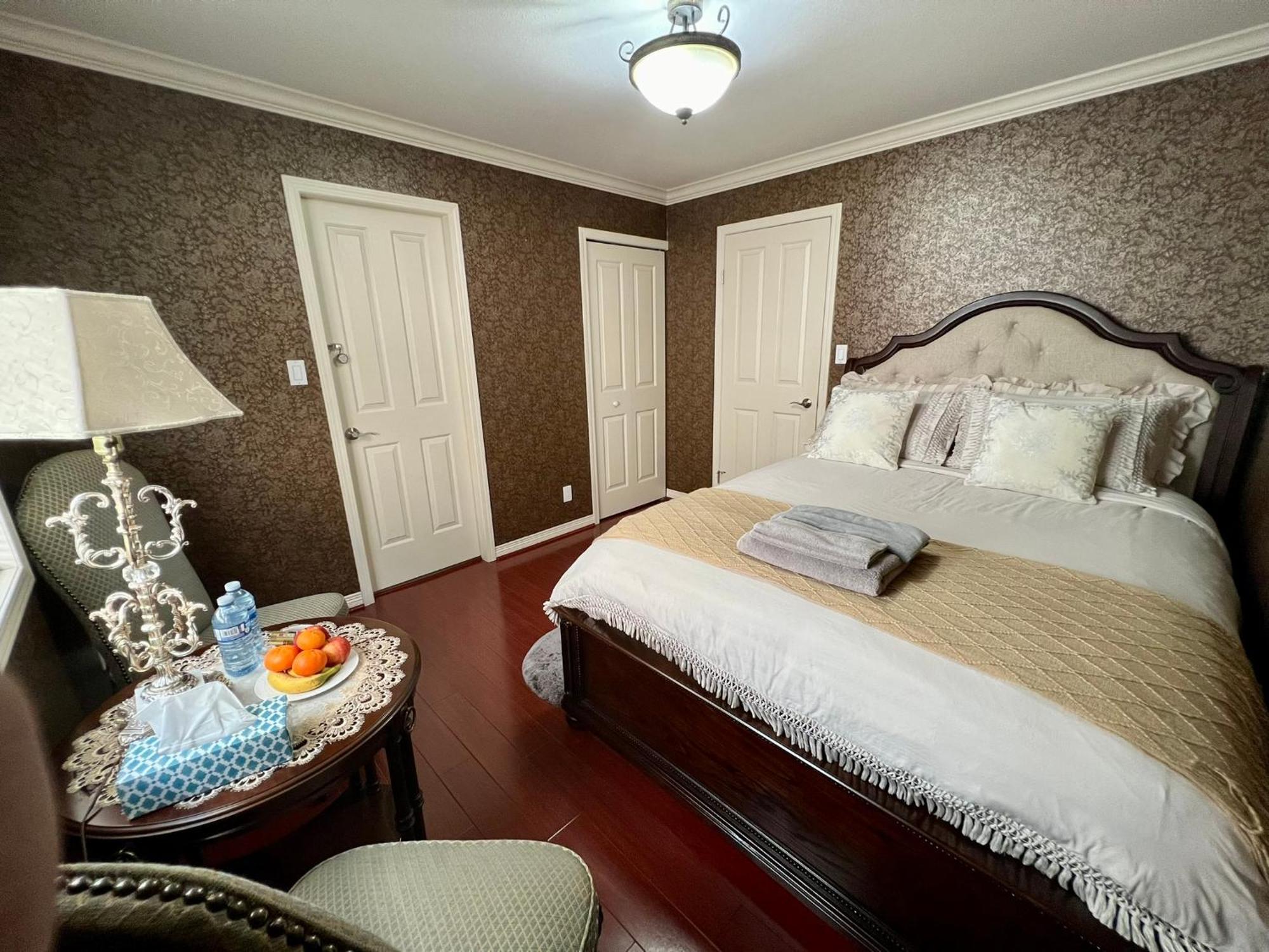 Terra Nova - Private Property Richmond Room photo